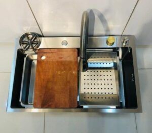 سینک آبشاری استیل نانو Huadiao با طراحی مدرن، جنس سینک استیل 304 ضدخش و امکانات کامل، انتخابی ایده‌آل با قیمت مناسب و خدمات پس از فروش است.